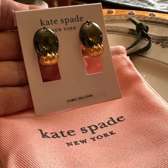 KATE SPADE Gold PERIDOT House Cat Paw Stud Earrings NWT - Picture 8 of 8